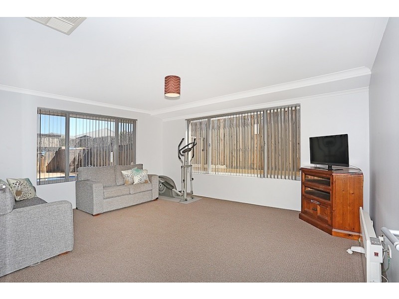 24 Marsdenia Road, Halls Head WA 6210