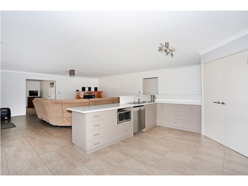 24 Marsdenia Road, Halls Head WA 6210