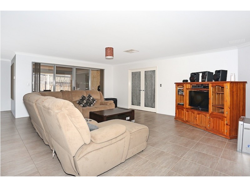 24 Marsdenia Road, Halls Head WA 6210