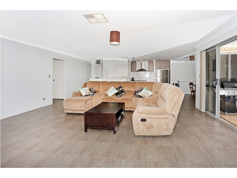 24 Marsdenia Road, Halls Head WA 6210