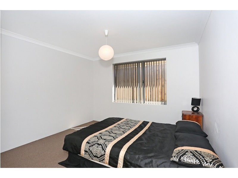 24 Marsdenia Road, Halls Head WA 6210