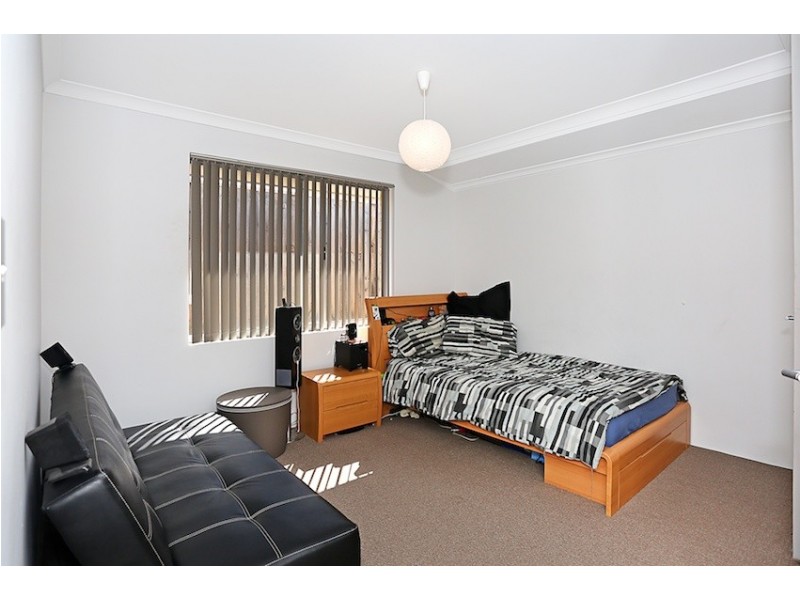 24 Marsdenia Road, Halls Head WA 6210