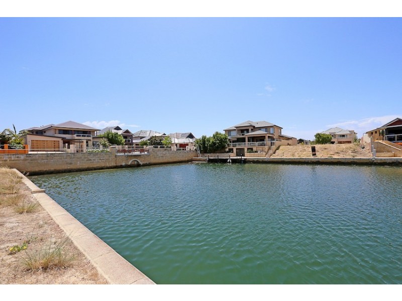 37 Ragamuffin Point, Halls Head WA 6210