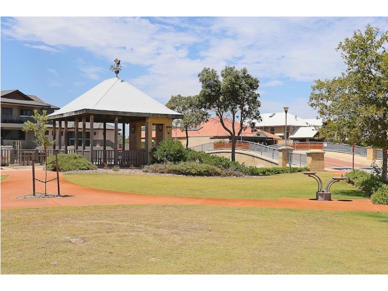 37 Ragamuffin Point, Halls Head WA 6210