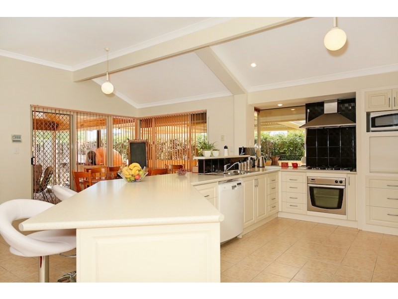 13 Quamby Court, Silver Sands WA 6210