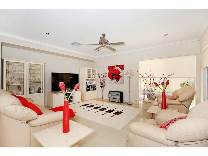 15 Crowsnest Terrace, Wannanup WA 6210