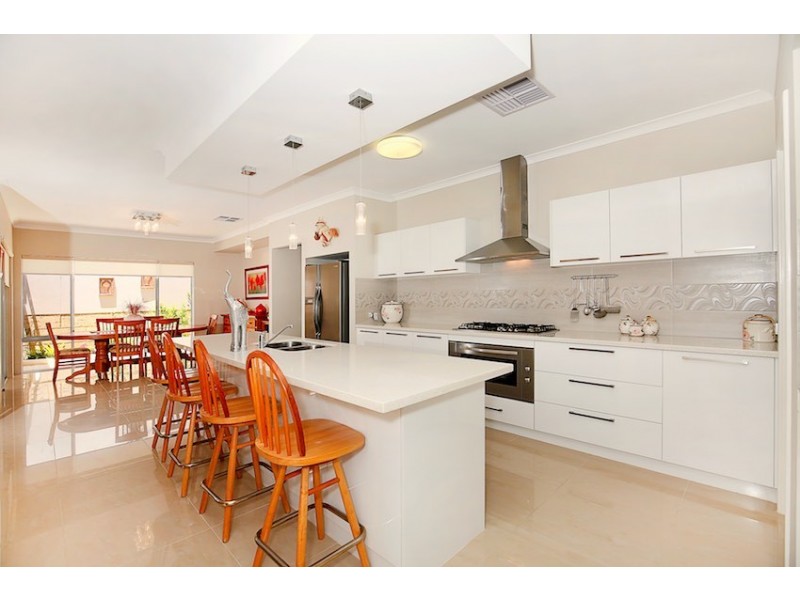 15 Crowsnest Terrace, Wannanup WA 6210