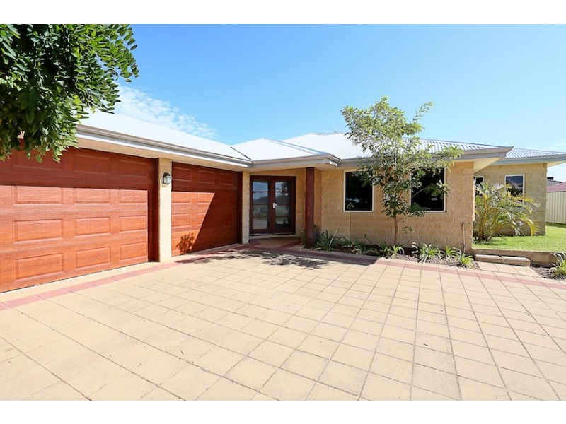 4 Fair Oaks Court, Meadow Springs WA 6210