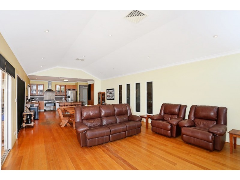 4 Fair Oaks Court, Meadow Springs WA 6210