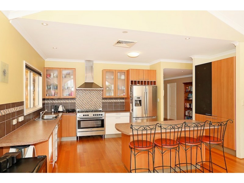 4 Fair Oaks Court, Meadow Springs WA 6210