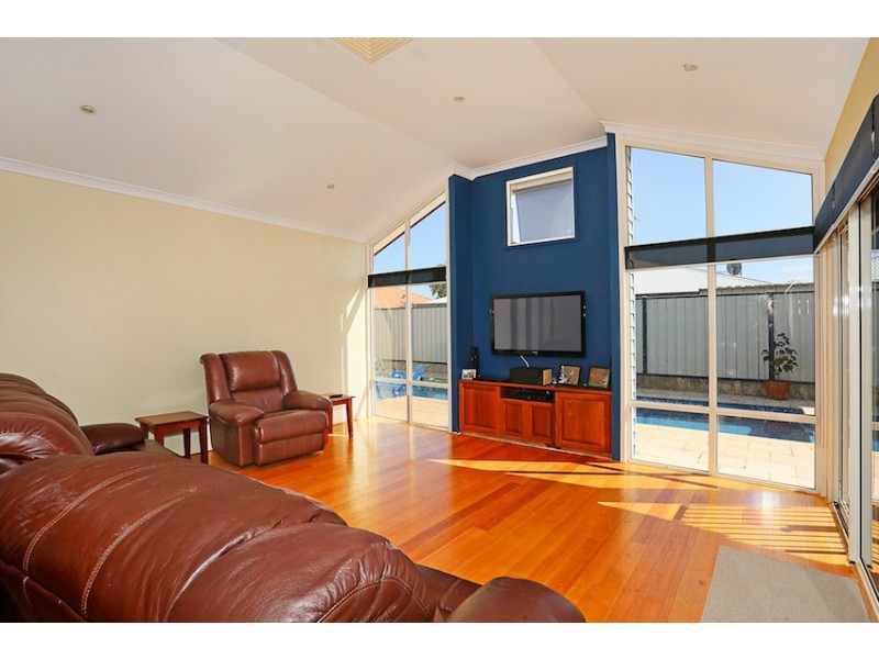 4 Fair Oaks Court, Meadow Springs WA 6210