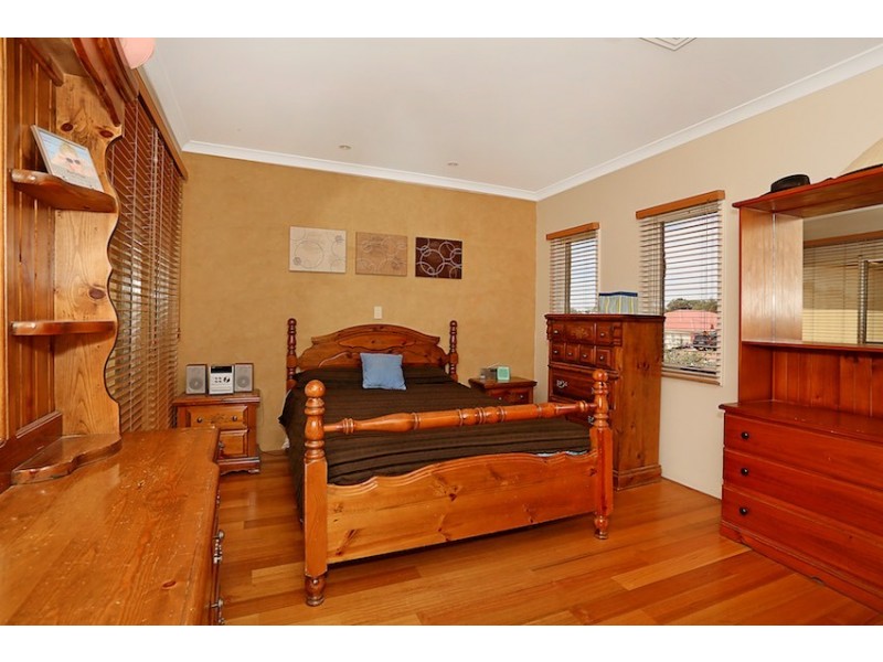 4 Fair Oaks Court, Meadow Springs WA 6210