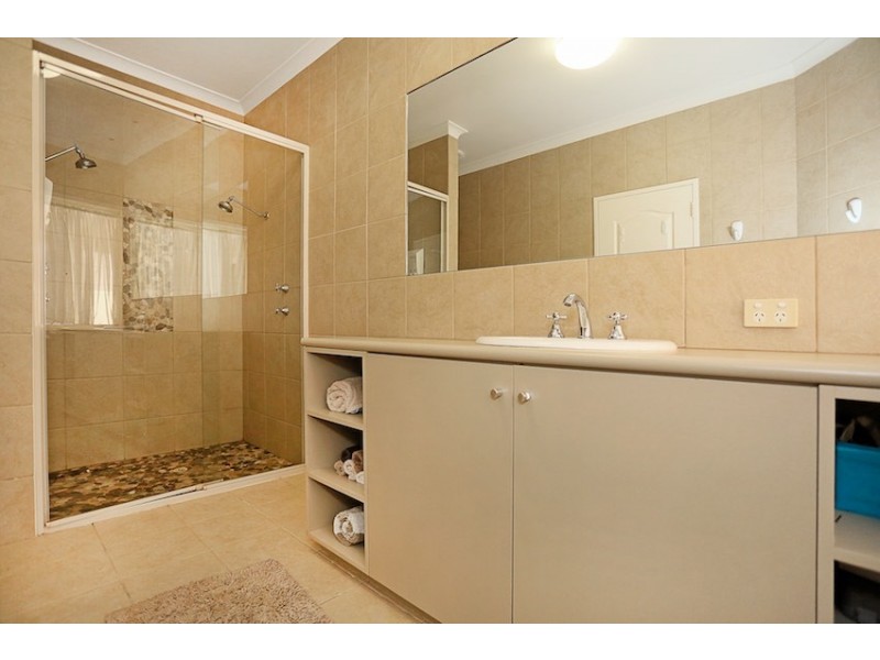 4 Fair Oaks Court, Meadow Springs WA 6210