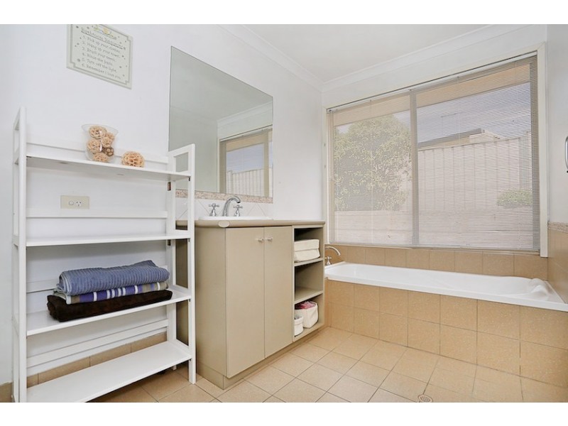 4 Fair Oaks Court, Meadow Springs WA 6210