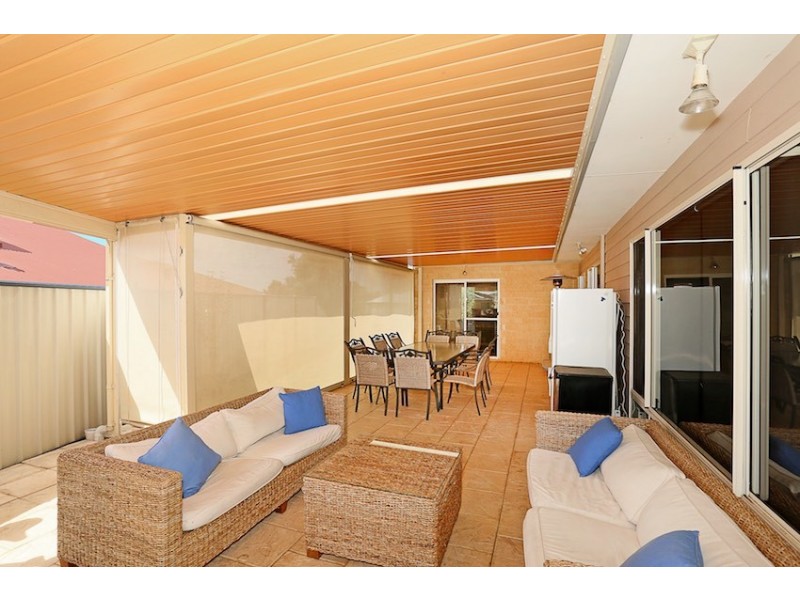 4 Fair Oaks Court, Meadow Springs WA 6210