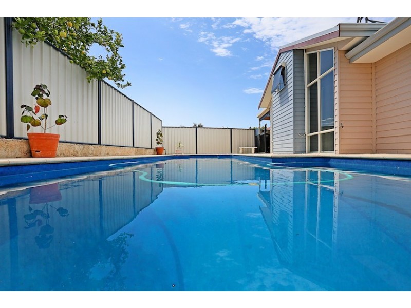 4 Fair Oaks Court, Meadow Springs WA 6210