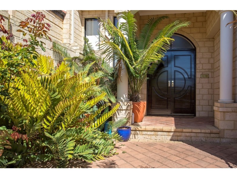 2/10 Pinnace Court, Halls Head WA 6210