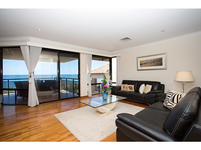 2/10 Pinnace Court, Halls Head WA 6210