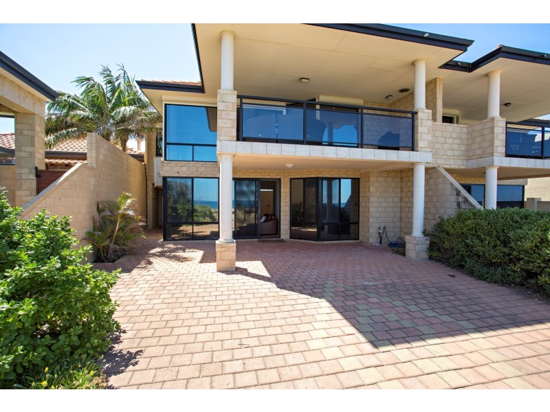 2/10 Pinnace Court, Halls Head WA 6210