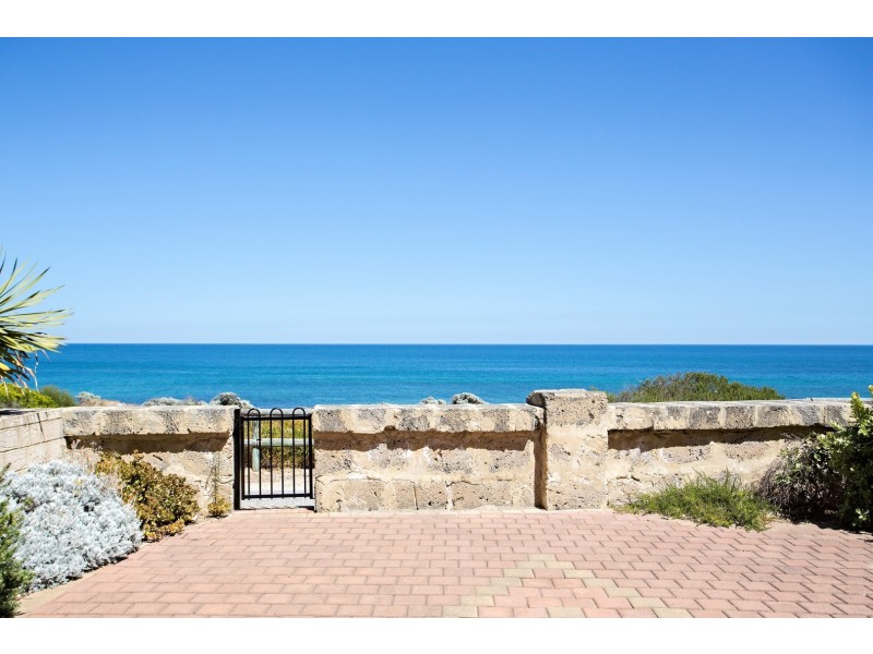 2/10 Pinnace Court, Halls Head WA 6210