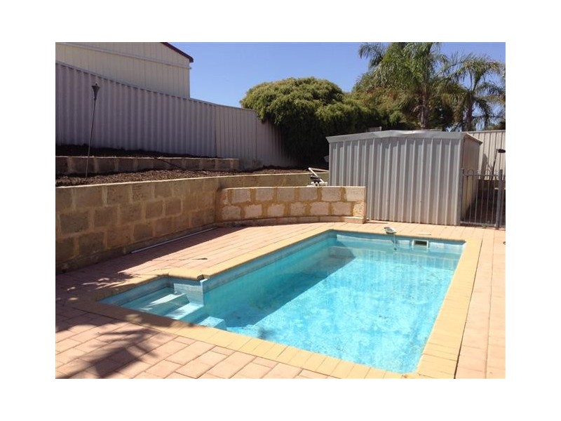 83 Templetonia Promenade, Halls Head WA 6210