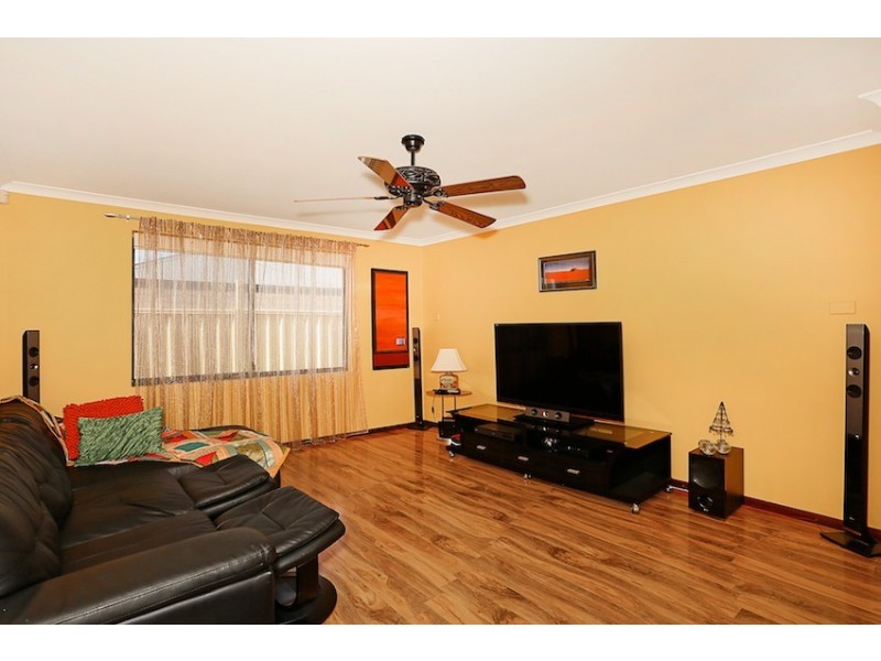 9 Arpenteur Turn, Madora Bay WA 6210