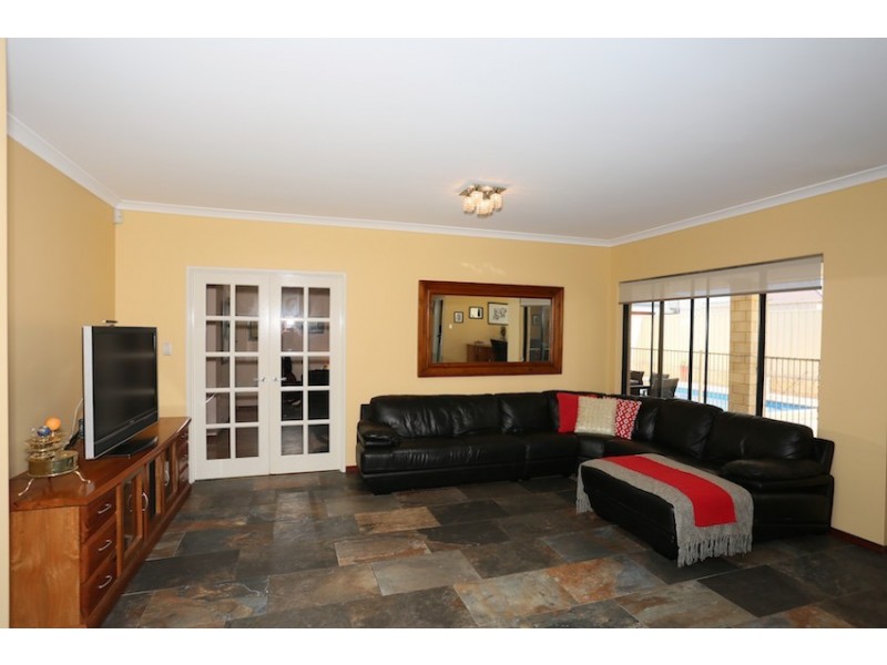 9 Arpenteur Turn, Madora Bay WA 6210