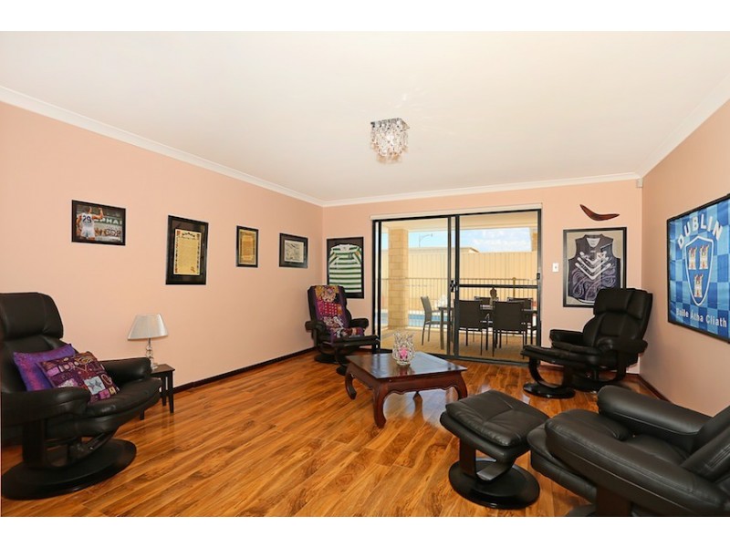 9 Arpenteur Turn, Madora Bay WA 6210