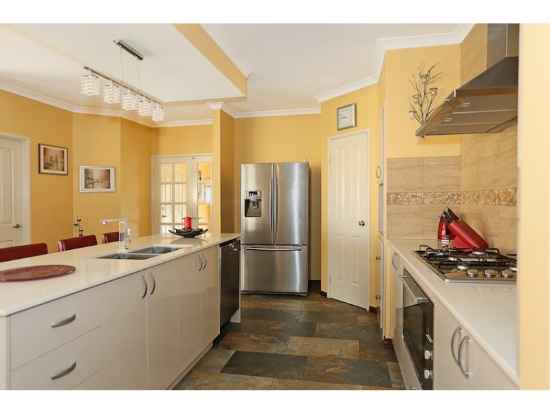 9 Arpenteur Turn, Madora Bay WA 6210