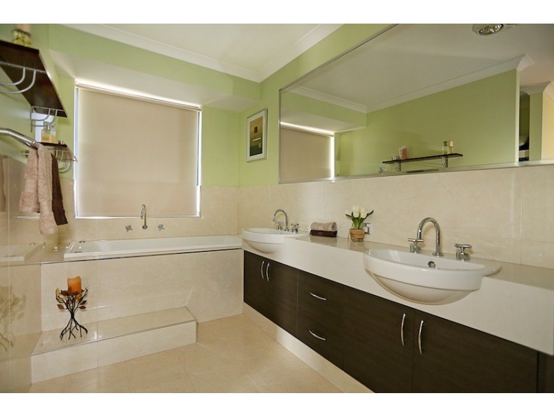 9 Arpenteur Turn, Madora Bay WA 6210