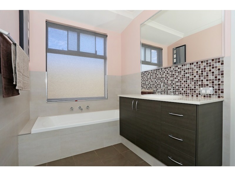 9 Arpenteur Turn, Madora Bay WA 6210