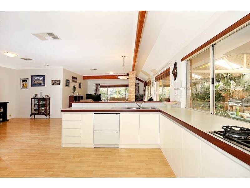 11 Lapwing Road, Coodanup WA 6210