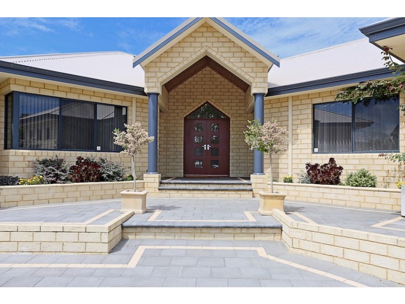 1 Nyari Court, Halls Head WA 6210