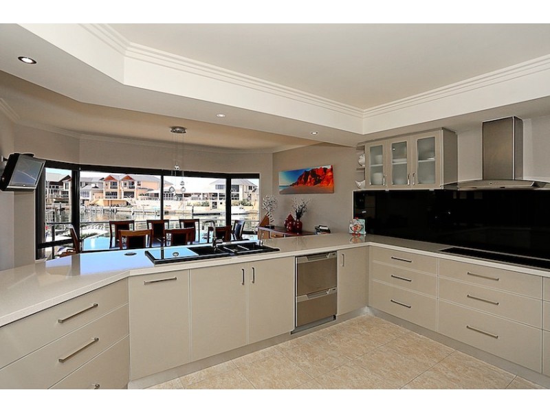 1 Nyari Court, Halls Head WA 6210