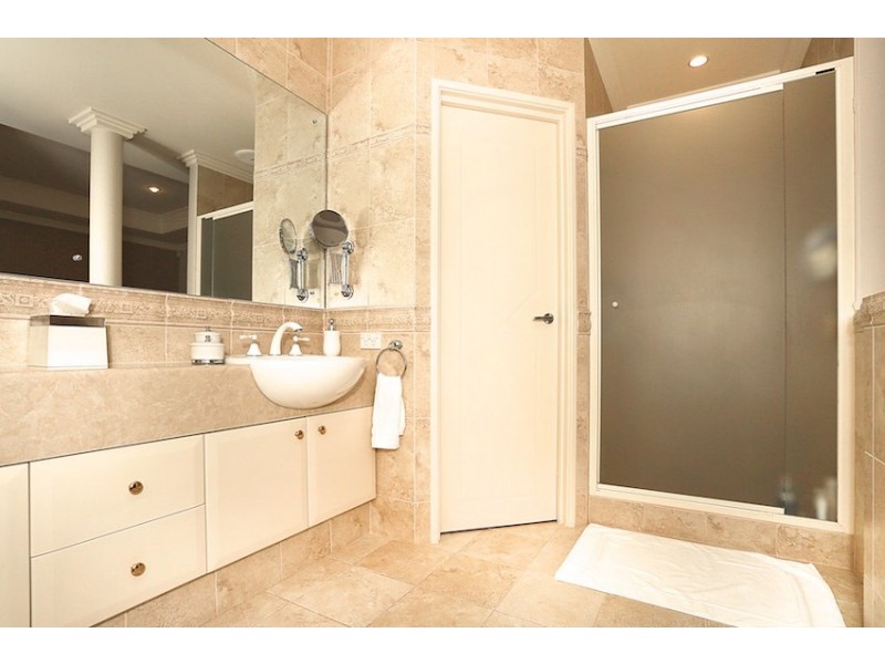 1 Nyari Court, Halls Head WA 6210