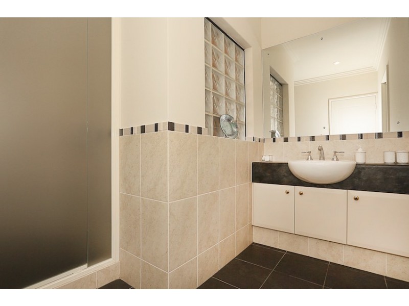 1 Nyari Court, Halls Head WA 6210