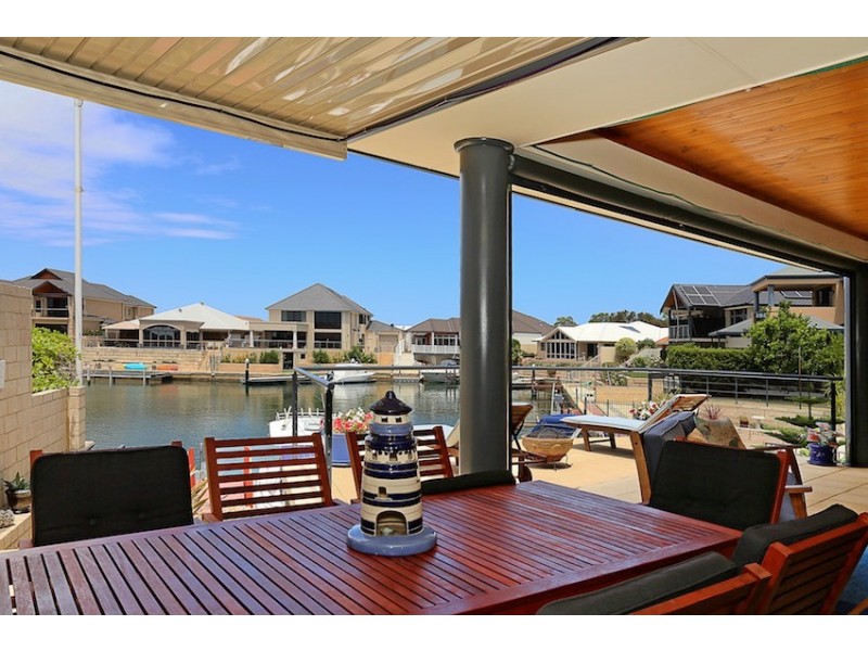 1 Nyari Court, Halls Head WA 6210