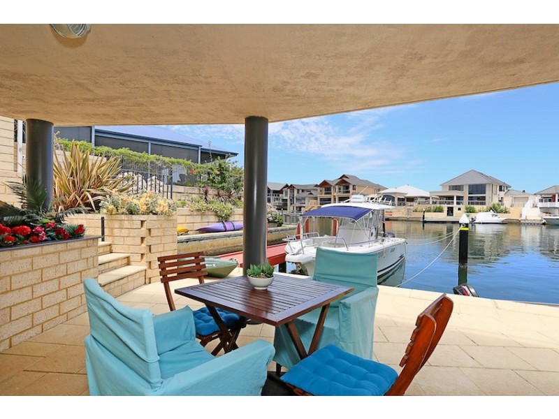 1 Nyari Court, Halls Head WA 6210