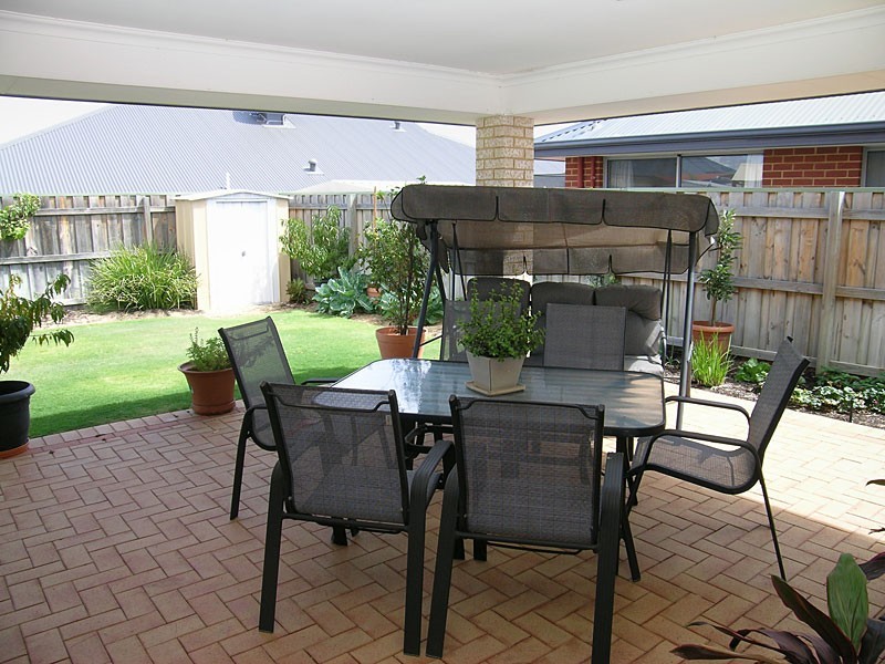 49 Hibbertia Follow, Halls Head WA 6210