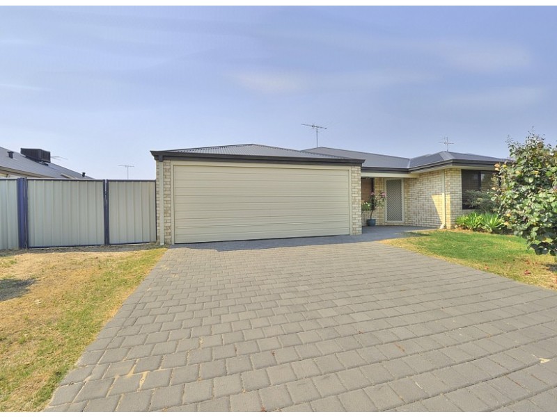 20 Pineknoll Gardens, Meadow Springs WA 6210