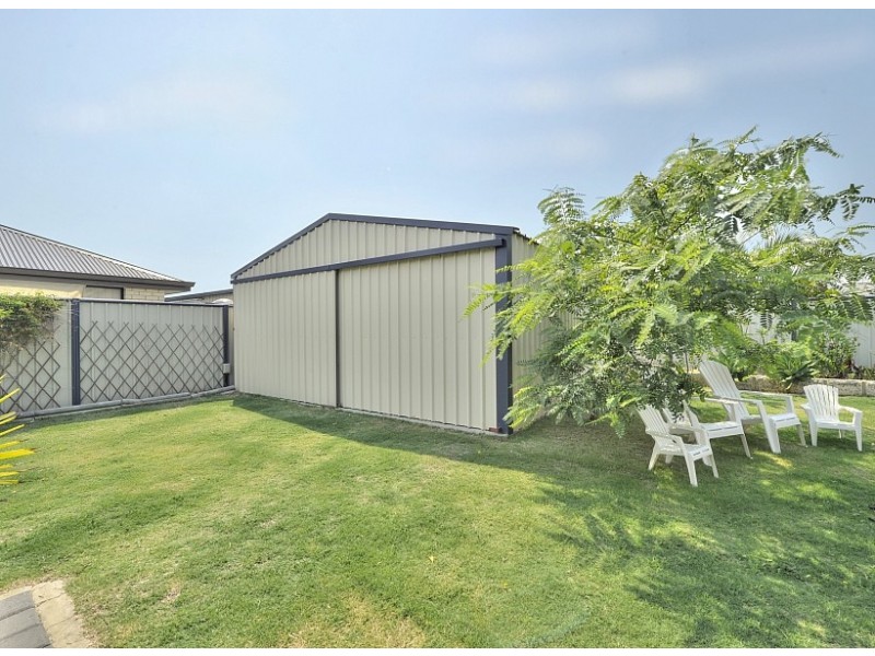 20 Pineknoll Gardens, Meadow Springs WA 6210