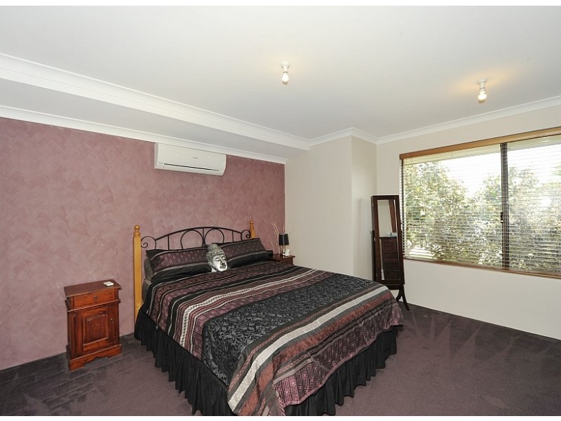 20 Pineknoll Gardens, Meadow Springs WA 6210