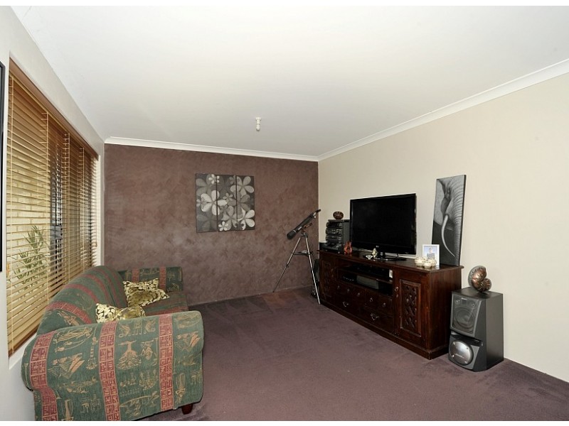 20 Pineknoll Gardens, Meadow Springs WA 6210