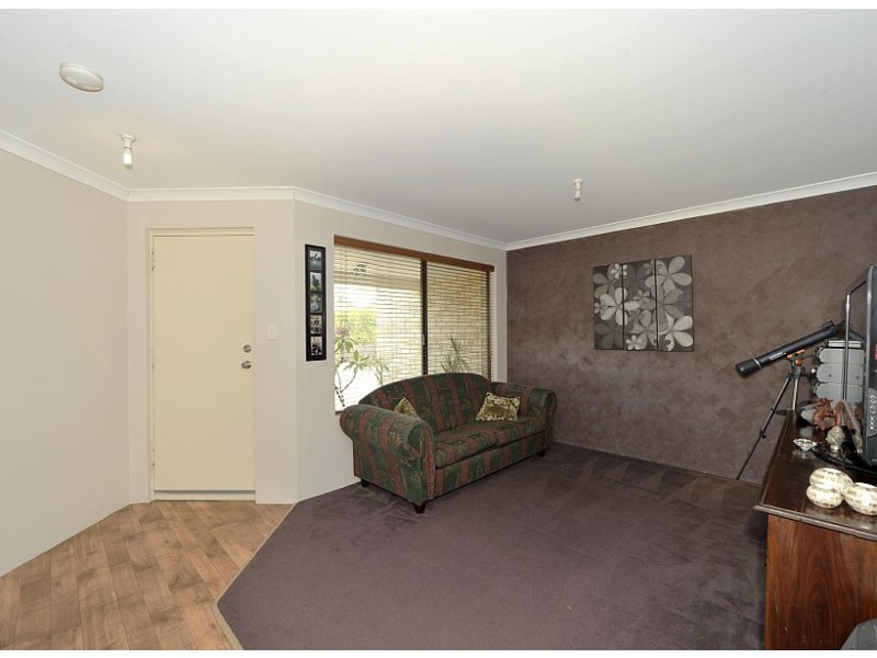 20 Pineknoll Gardens, Meadow Springs WA 6210