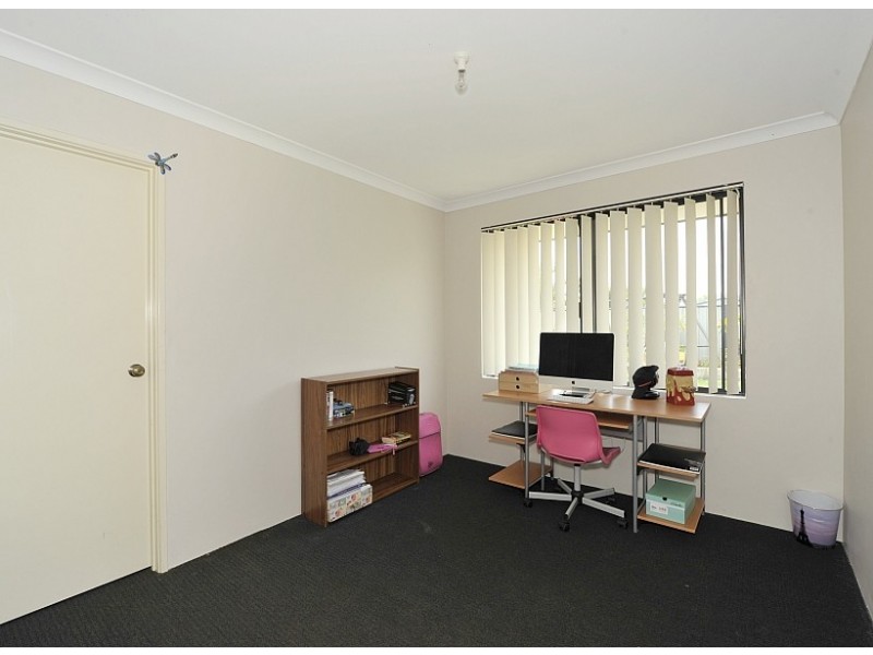 20 Pineknoll Gardens, Meadow Springs WA 6210