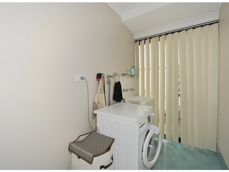 20 Pineknoll Gardens, Meadow Springs WA 6210