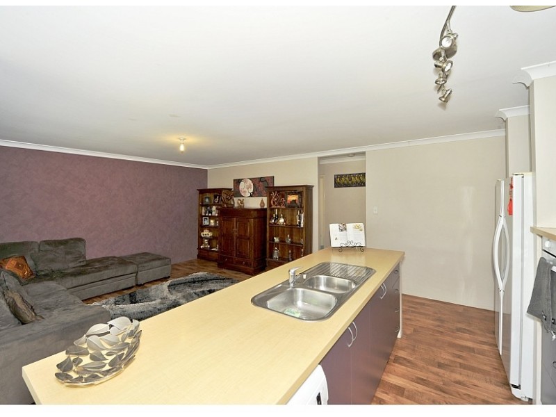 20 Pineknoll Gardens, Meadow Springs WA 6210