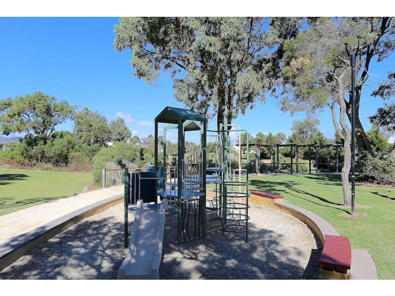 41 Buttercup Parkway, Halls Head WA 6210