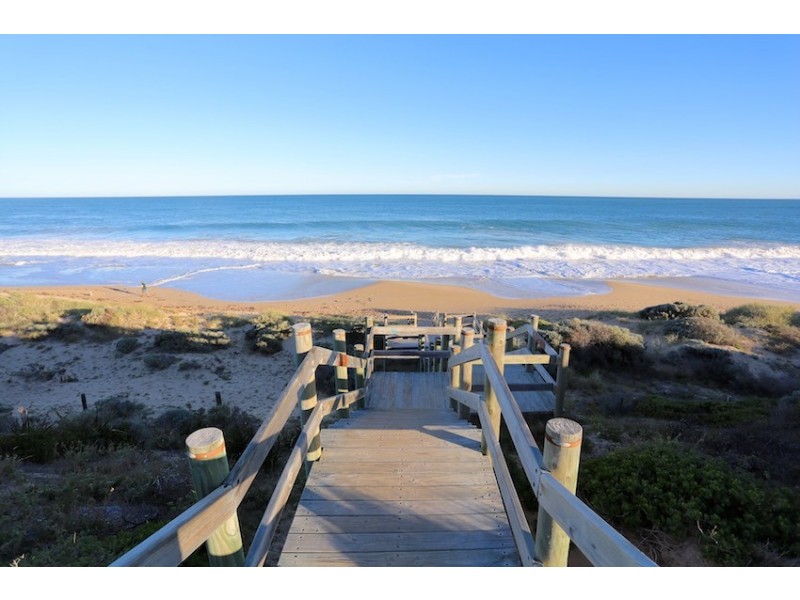 41 Buttercup Parkway, Halls Head WA 6210