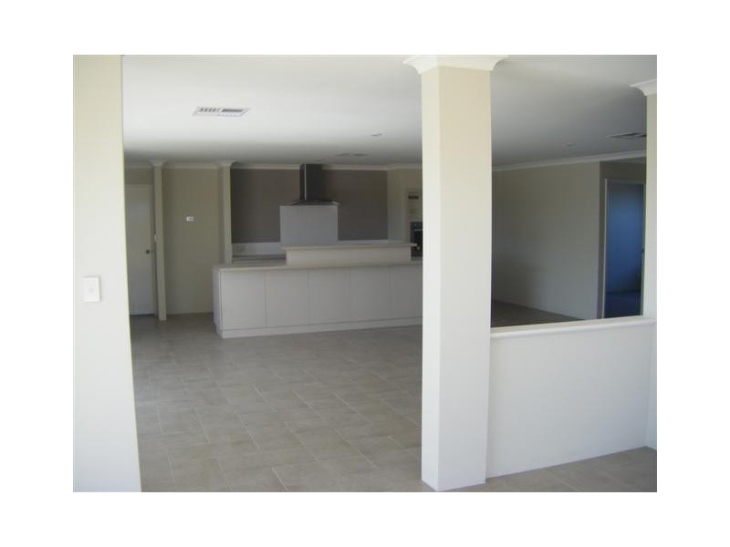 25 Bamburgh Turn, Meadow Springs WA 6210